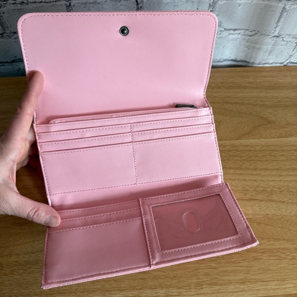 Pink‎ Wallet - Picture 4 of 6